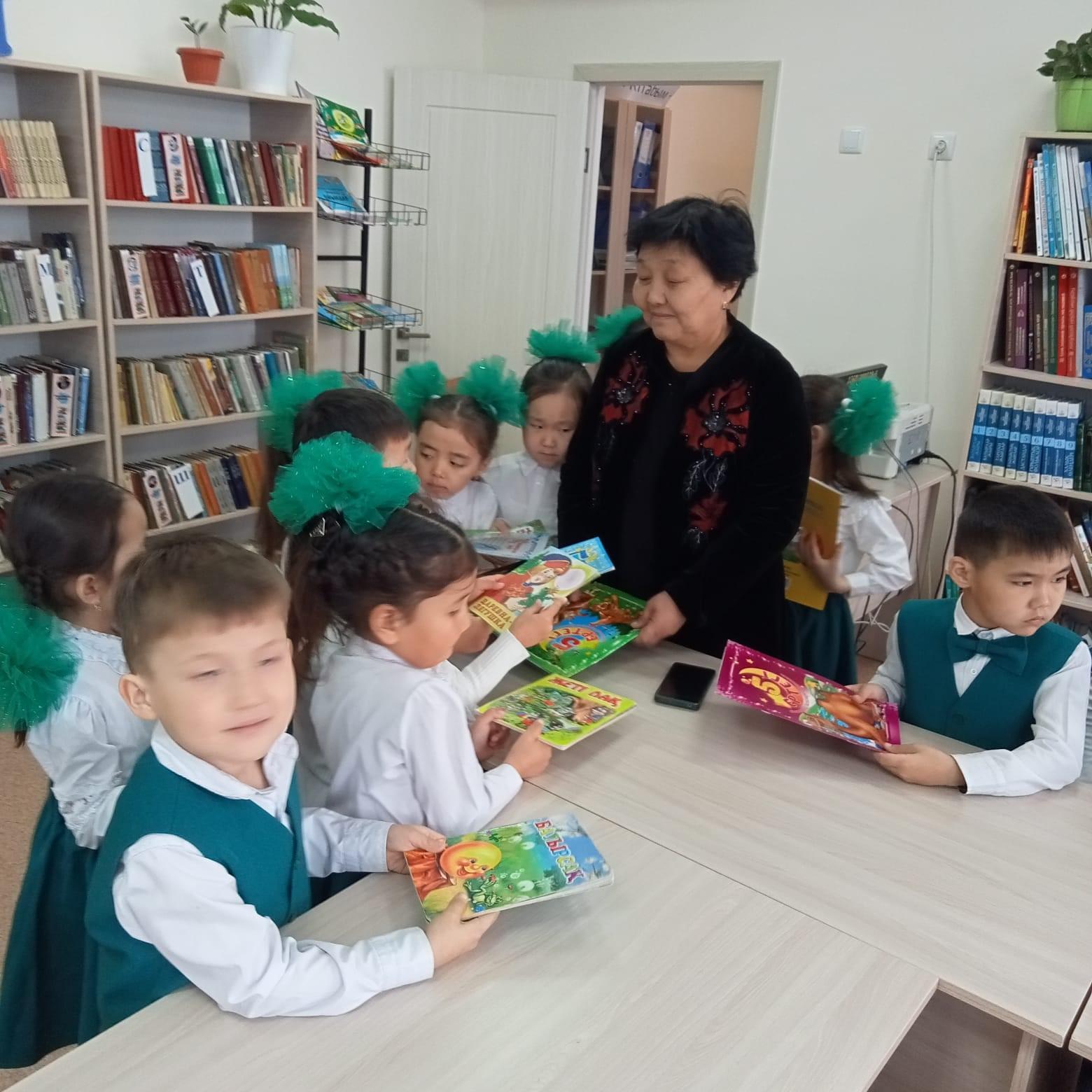 Мемлекет басшысы Қ.К.Тоқаевтың Ұлттық құрылтайында берген тапсырмасына орай «Біртұтас тәрбие» бағдарламасы негізінде «Балалар кітапханасы» бағдарламасын жүзеге асыру мақсатында  Головацкий атындағы орта мектеп кітапханашылары  2025 жыл 12-21 ақпан ар
