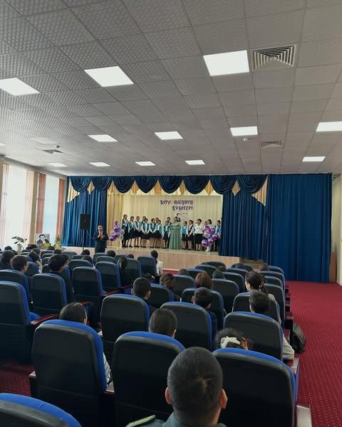 Ақиық ақын Мұқағали Мақатаевтың туған күніне орай 6 А сынып оқушыларымен “Қара өлеңнің құлагері” тақырыбында сынып жетекшісі Ж.Тезекбаева мен  мектеп кітапханашысы Ш.Түгелбаева әдеби сазды кеш өткізді
