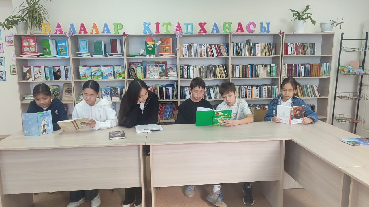 28 қазан 2025 жыл мектеп кітапханашылары «Балалар кітапханасы» жобасы асясында  күзі демалыс кезіндегі уақытты тиімді пайдалану мақсатында:  «Демалыста кітап оқимыз» атты  оқушылар арасында кітап оқуды ұйымдастырды.